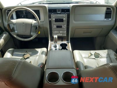 Zdjęcie 8 z 13 samochodu: 2010 LINCOLN NAVIGATOR VIN:5LMJJ2J5XAEJ07481 - miniatura