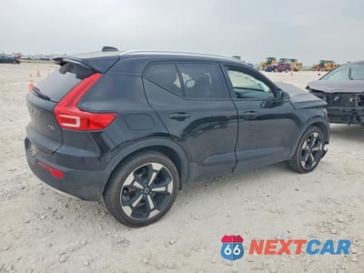 Trzecie zdjęcie samochodu z tyłu: 2022 VOLVO XC40 T5 MOMENTUM VIN:YV4162UK3N2744176 - miniatura