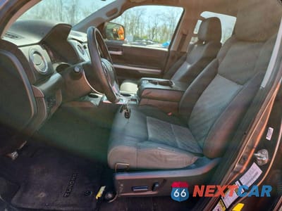 Zdjęcie 7 z 12 samochodu: 2014 TOYOTA TUNDRA SR5 VIN:5TFRM5F12EX072485 - miniatura