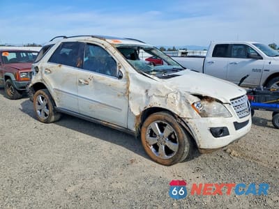 Czwarte zdjęcie samochodu z boku: 2011 MERCEDES-BENZ ML 350 4MATIC VIN:4JGBB8GB0BA704409 - miniatura