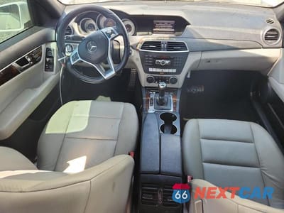 Zdjęcie 8 z 12 samochodu: 2013 MERCEDES-BENZ C 250 VIN:WDDGF4HB8DA810184 - miniatura