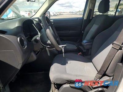 Zdjęcie 7 z 12 samochodu: 2010 JEEP PATRIOT SPORT VIN:1J4NF2GB7AD512981 - miniatura