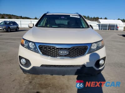 Piąte zdjęcie samochodu w środku: 2011 KIA SORENTO EX VIN:5XYKUDA28BG022930 - miniatura