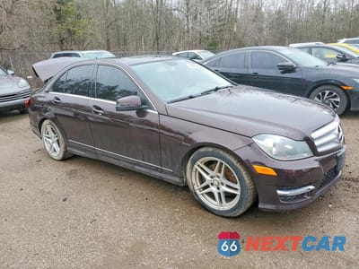 Czwarte zdjęcie samochodu z boku: 2012 MERCEDES-BENZ C 250 4MATIC VIN:WDDGF8FB7CF913706 - miniatura