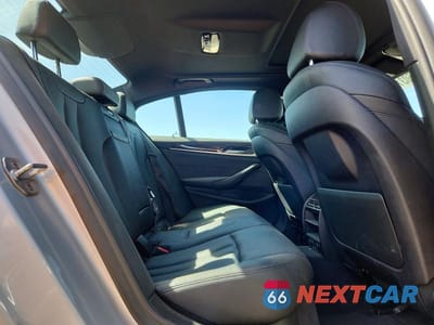 Zdjęcie 10 z 12 samochodu: 2019 BMW 530E VIN:WBAJA9C56KB389101 - miniatura