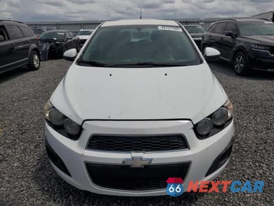 Piąte zdjęcie samochodu w środku: 2014 CHEVROLET SONIC LS VIN:1G1JA6SHXE4133283 - miniatura