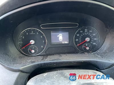 Zdjęcie 8 z 10 samochodu: 2019 KIA SORENTO L VIN:5XYPG4A30KG584522 - miniatura