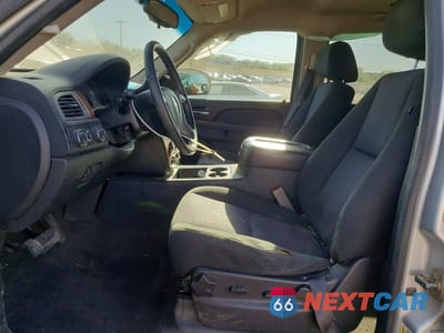 Zdjęcie 7 z 13 samochodu: 2012 CHEVROLET SUBURBAN K1500 LS VIN:1GNSKHE74CR326737 - miniatura
