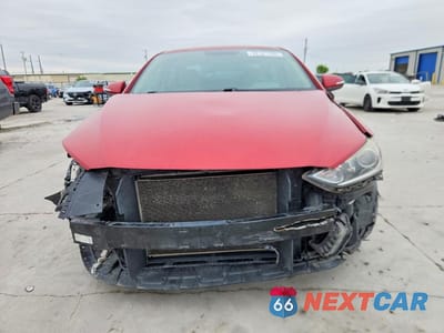 Piąte zdjęcie samochodu w środku: 2018 HYUNDAI ELANTRA LIMITED VIN:5NPD84LF1JH213464 - miniatura