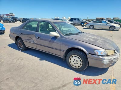 Czwarte zdjęcie samochodu z boku: 1998 TOYOTA CAMRY LE VIN:4T1BG22K6WU363625 - miniatura