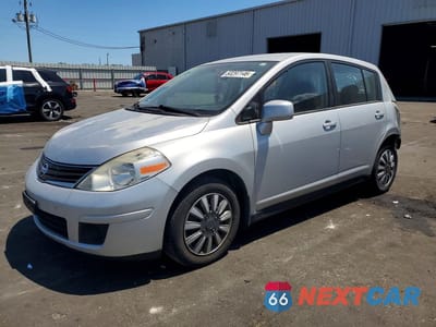 2010 NISSAN VERSA 1.8 S 3N1BC1CP4AL467699 - główne zdjęcie licytacji z USA - miniatura