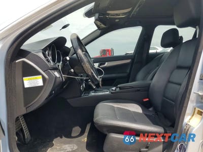 Zdjęcie 7 z 13 samochodu: 2013 MERCEDES-BENZ C 250 VIN:WDDGF4HB3DA769298 - miniatura
