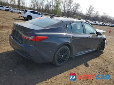 Trzecie zdjęcie samochodu z tyłu: 2025 TOYOTA CAMRY SE VIN:4T1DBADK0SU028269 - miniatura