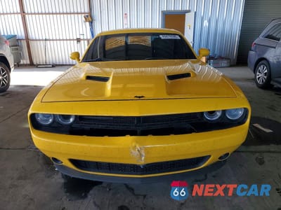 Piąte zdjęcie samochodu w środku: 2018 DODGE CHALLENGER SXT VIN:2C3CDZAG8JH252601 - miniatura