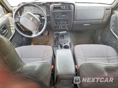 Zdjęcie 8 z 13 samochodu: 2001 JEEP CHEROKEE SPORT VIN:1J4FF48S21L610434 - miniatura