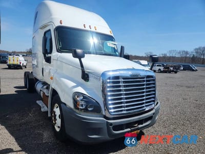 2015 FREIGHTLINER CASCADIA 125 SEMI TRUCK 1FUJGLD67FLGJ1338 - główne zdjęcie licytacji z USA - miniatura