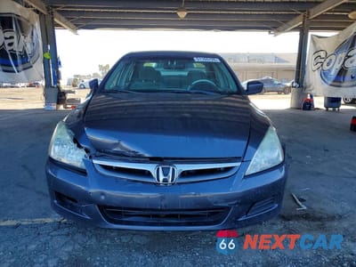 Piąte zdjęcie samochodu w środku: 2007 HONDA ACCORD VIN:1HGCM56477A035505 - miniatura