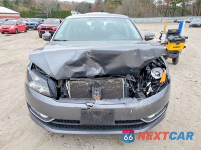 Piąte zdjęcie samochodu w środku: 2015 VOLKSWAGEN PASSAT S VIN:1VWAS7A34FC079497 - miniatura