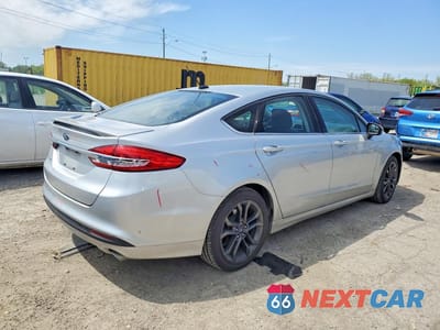 Trzecie zdjęcie samochodu z tyłu: 2018 FORD FUSION S VIN:3FA6P0G72JR252428 - miniatura