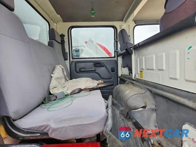 Zdjęcie 6 z 10 samochodu: 2019 ISUZU NPR HD VIN:54DC4J1B4KS810354 - miniatura