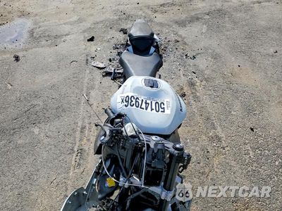 Piąte zdjęcie samochodu w środku: 2024 KAWASAKI ZX636 K VIN:JKBZXJK12RA000383 - miniatura