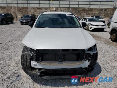 Piąte zdjęcie samochodu w środku: 2023 VOLVO XC40 PLUS VIN:YV4K92HLXP2964559 - miniatura