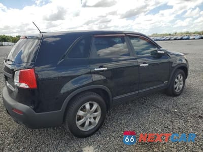 Trzecie zdjęcie samochodu z tyłu: 2011 KIA SORENTO LX VIN:5XYKTCA15BG014613 - miniatura