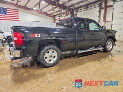 Trzecie zdjęcie samochodu z tyłu: 2013 CHEVROLET SILVERADO K1500 LT VIN:1GCRKSE70DZ394393 - miniatura