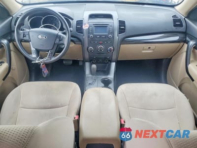 Zdjęcie 8 z 13 samochodu: 2013 KIA SORENTO LX VIN:5XYKT3A64DG364927 - miniatura