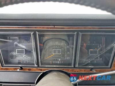 Zdjęcie 9 z 13 samochodu: 1985 LINCOLN TOWN CAR VIN:1LNBP96F8FY691028 - miniatura
