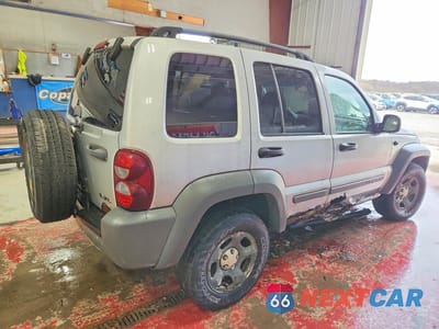 Trzecie zdjęcie samochodu z tyłu: 2005 JEEP LIBERTY SPORT VIN:1J4GL48K85W546238 - miniatura