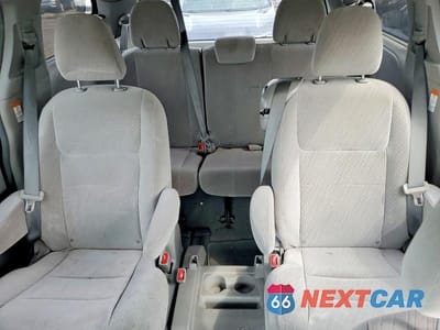 Zdjęcie 10 z 13 samochodu: 2018 TOYOTA SIENNA LE VIN:5TDKZ3DC6JS905376 - miniatura
