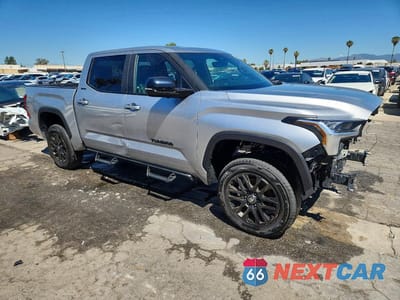 Czwarte zdjęcie samochodu z boku: 2025 TOYOTA TUNDRA LIMITED VIN:5TFWA5DB7SX271860 - miniatura