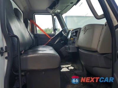 Piąte zdjęcie samochodu w środku: 2019 INTERNATIONAL 4300 BOX TRUCK VIN:1HTMMMML3KH559485 - miniatura
