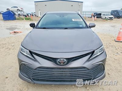 Piąte zdjęcie samochodu w środku: 2022 TOYOTA CAMRY LE VIN:4T1C11AK8NU638007 - miniatura