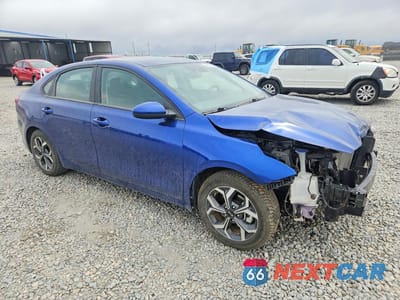 Czwarte zdjęcie samochodu z boku: 2019 KIA FORTE LXS VIN:3KPF24AD5KE056099 - miniatura