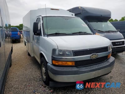 Czwarte zdjęcie samochodu z boku: 2019 CHEVROLET EXPRESS UTILITY / SERVICE TRUCK VIN:1HA0GRFG8KN001435 - miniatura
