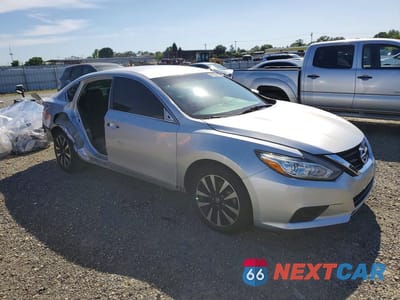 Czwarte zdjęcie samochodu z boku: 2018 NISSAN ALTIMA 2.5 SL VIN:1N4AL3AP1JC215420 - miniatura
