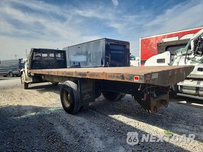 Trzecie zdjęcie samochodu z tyłu: 2000 FREIGHTLINER FL70 FLATBED TRUCK VIN:1FV6H6AA1YHF85205 - miniatura