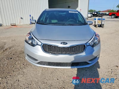 Piąte zdjęcie samochodu w środku: 2015 KIA FORTE LX VIN:KNAFK4A64F5367328 - miniatura