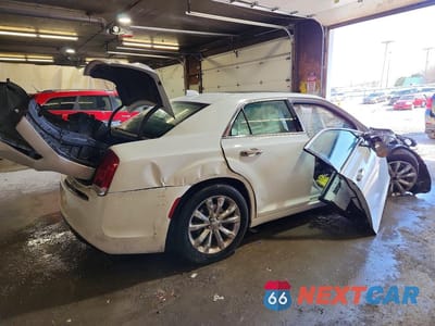 Trzecie zdjęcie samochodu z tyłu: 2016 CHRYSLER 300C VIN:2C3CCAKG2GH344122 - miniatura