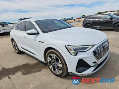 Czwarte zdjęcie samochodu z boku: 2022 AUDI E-TRON SPORTBACK PREMIUM PLUS VIN:WA12AAGE8NB031418 - miniatura