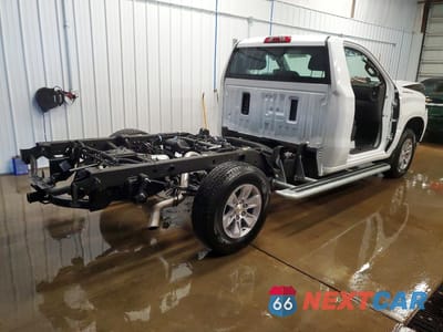 Trzecie zdjęcie samochodu z tyłu: 2025 CHEVROLET SILVERADO C1500 VIN:3GCNAAED0SG391590 - miniatura
