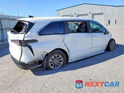 Trzecie zdjęcie samochodu z tyłu: 2026 TOYOTA SIENNA LE 8-PASSENGER VIN:5TDKRKEC8TS295251 - miniatura