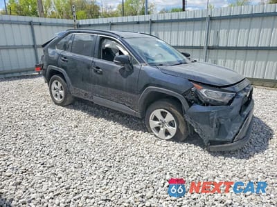 Czwarte zdjęcie samochodu z boku: 2021 TOYOTA RAV4 XLE VIN:2T3P1RFV2MW157002 - miniatura