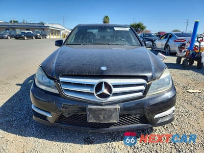 Piąte zdjęcie samochodu w środku: 2013 MERCEDES-BENZ C 300 4MATIC VIN:WDDGF8AB5DR240860 - miniatura