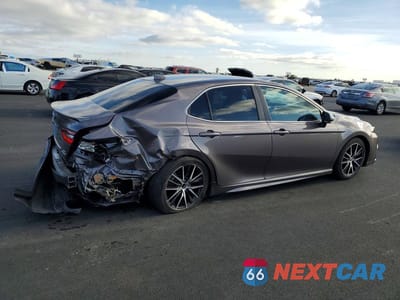 Trzecie zdjęcie samochodu z tyłu: 2022 TOYOTA CAMRY HYBRID SE VIN:4T1S31AK4NU582055 - miniatura
