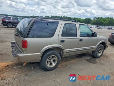 Trzecie zdjęcie samochodu z tyłu: 2001 CHEVROLET BLAZER VIN:1GNCS13W812184386 - miniatura