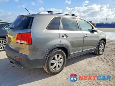 Trzecie zdjęcie samochodu z tyłu: 2012 KIA SORENTO LX VIN:5XYKT3A63CG206447 - miniatura