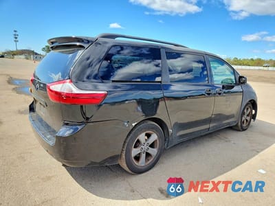 Trzecie zdjęcie samochodu z tyłu: 2015 TOYOTA SIENNA LE VIN:5TDKK3DC3FS577782 - miniatura